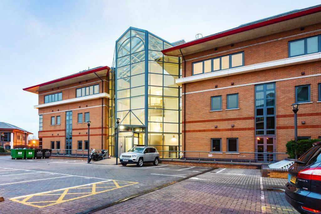 Mondial Apartments At Heathrow Harmondsworth Exterior foto