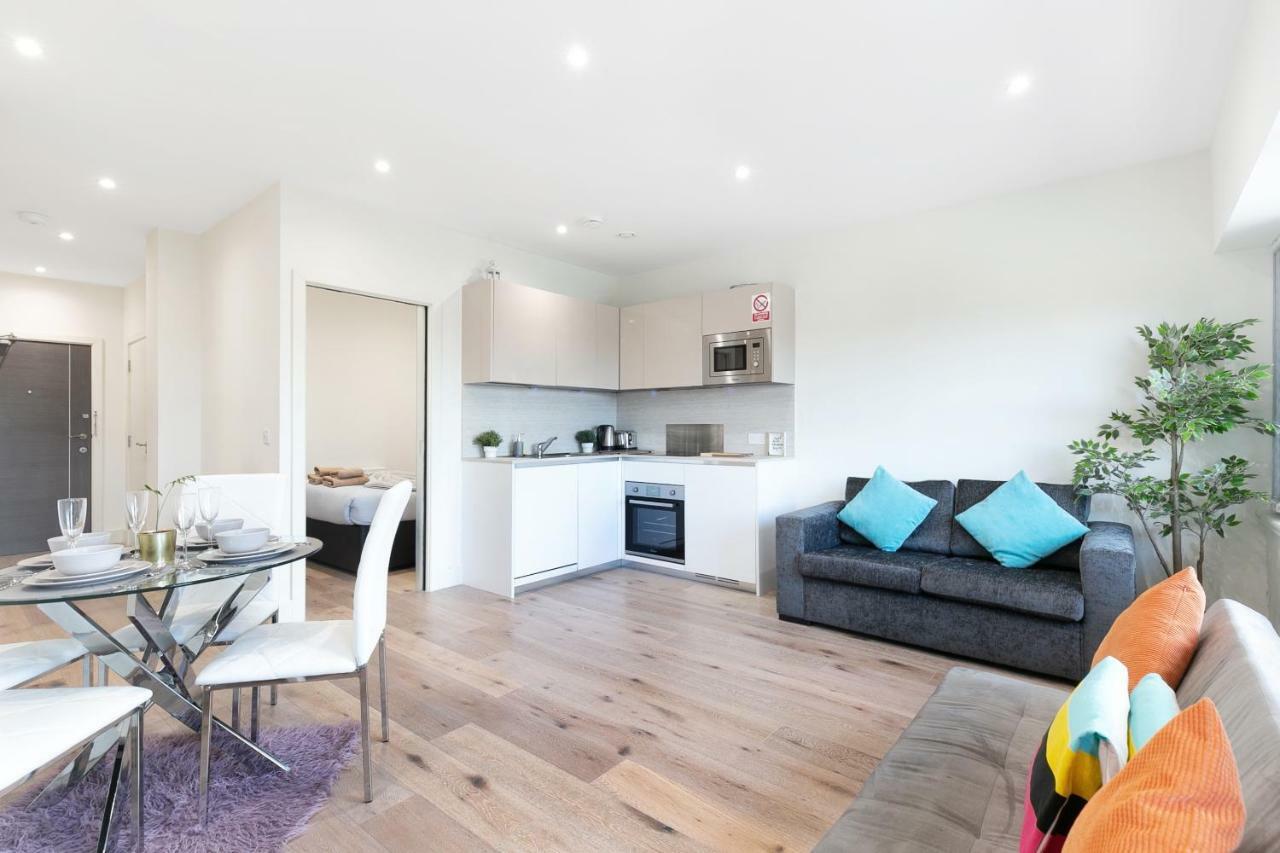 Mondial Apartments At Heathrow Harmondsworth Exterior foto