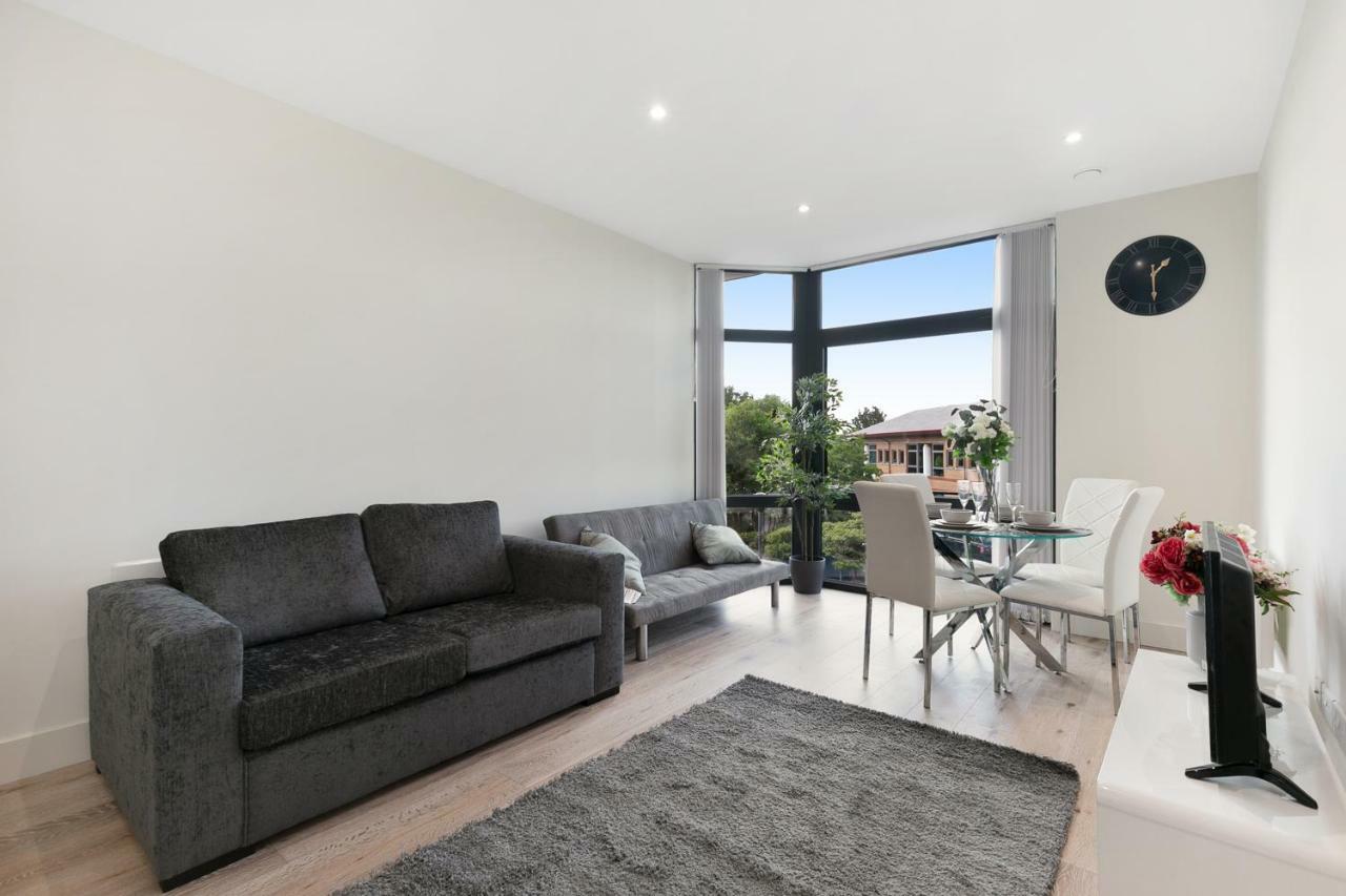 Mondial Apartments At Heathrow Harmondsworth Exterior foto