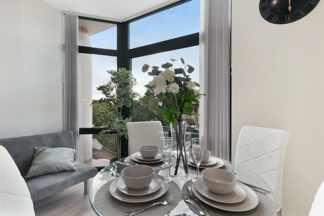Mondial Apartments At Heathrow Harmondsworth Exterior foto